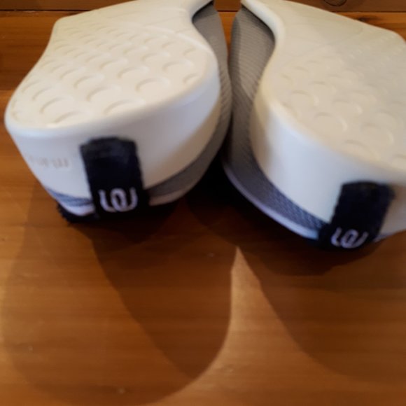 Mahabis Slip Ons - Like New!  - Size 7 -Grey and White - Picture 6 of 6